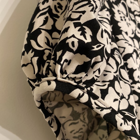 Ladies short sleeve blouse - Picture 4 of 5